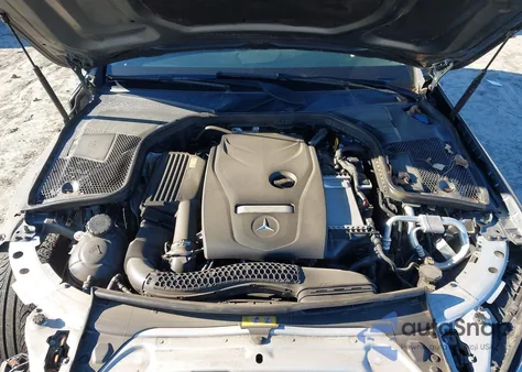 2018 Mercedes-Benz C 300 4Matic z USA, uszkodzony, nr VIN 55SWF4KB0JU235868